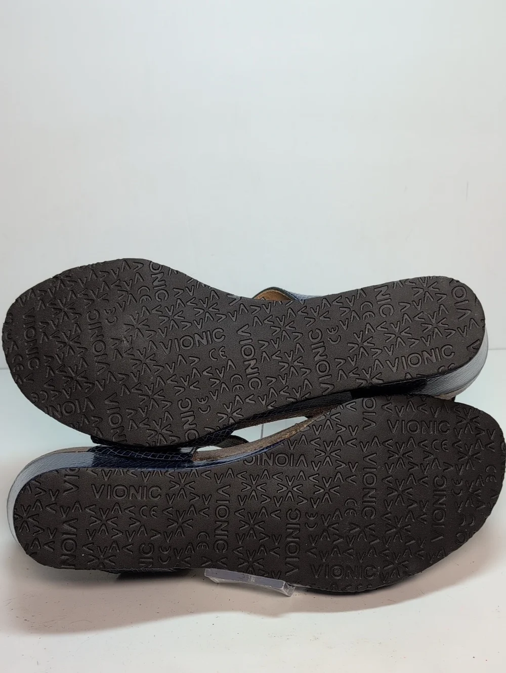 Vionic stylish wedge